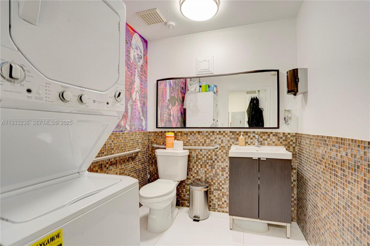 9025 S Dadeland Blvd, Miami, FL 33156 Photo