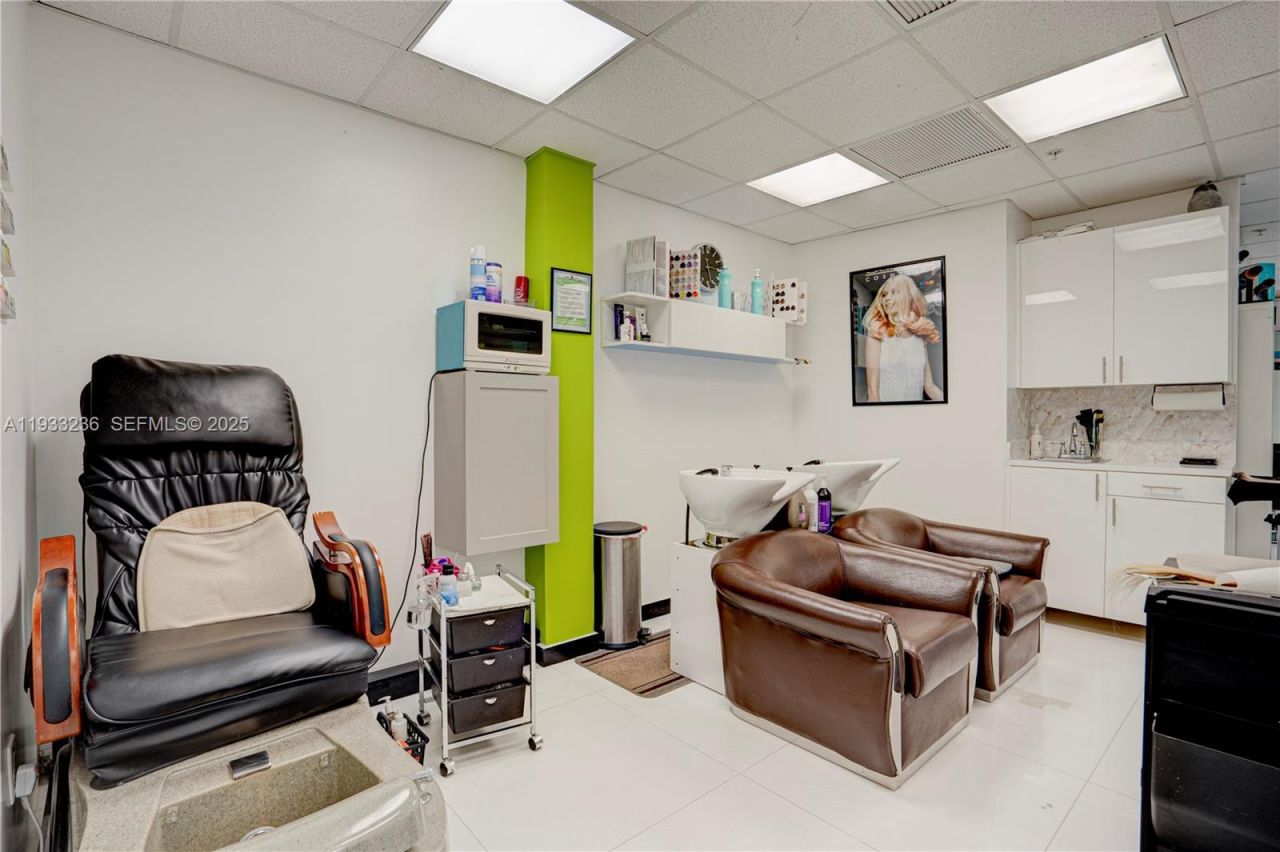 9025 S Dadeland Blvd, Miami, FL 33156 Photo