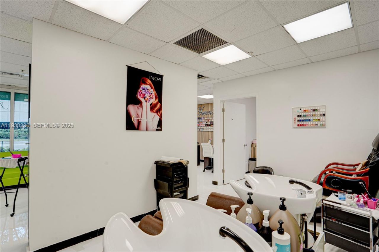 9025 S Dadeland Blvd, Miami, FL 33156 Photo