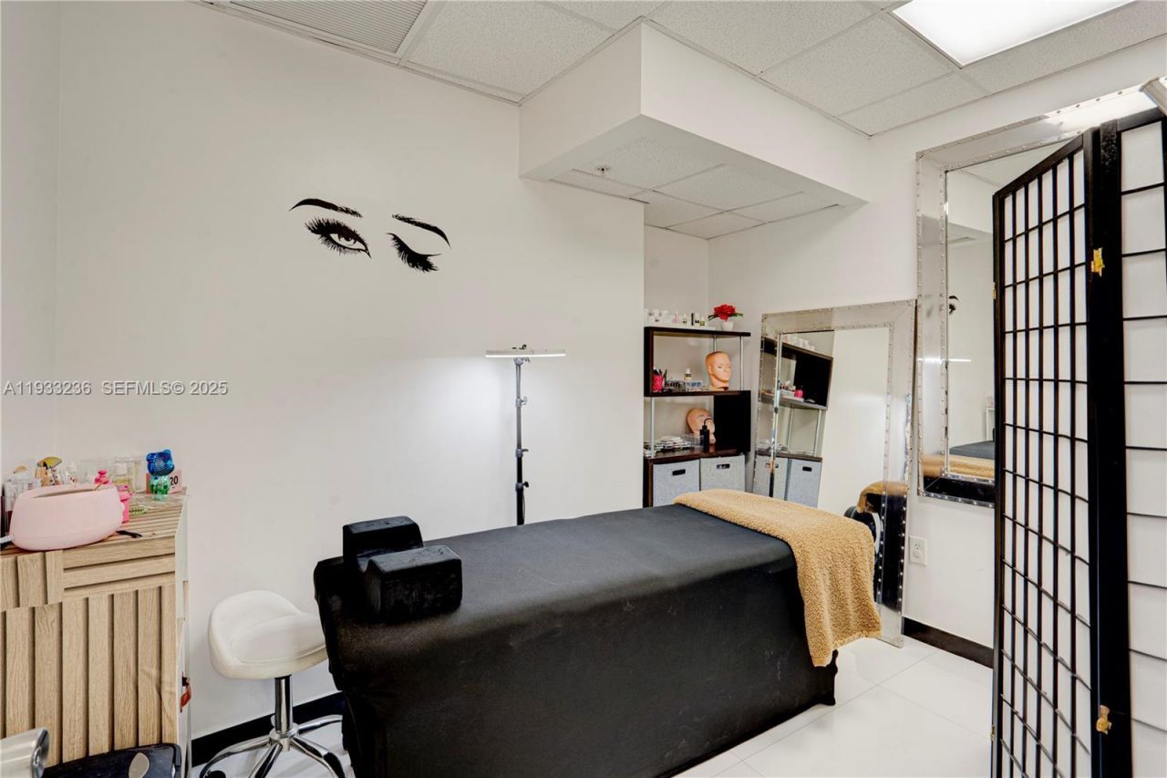 9025 S Dadeland Blvd, Miami, FL 33156 Photo