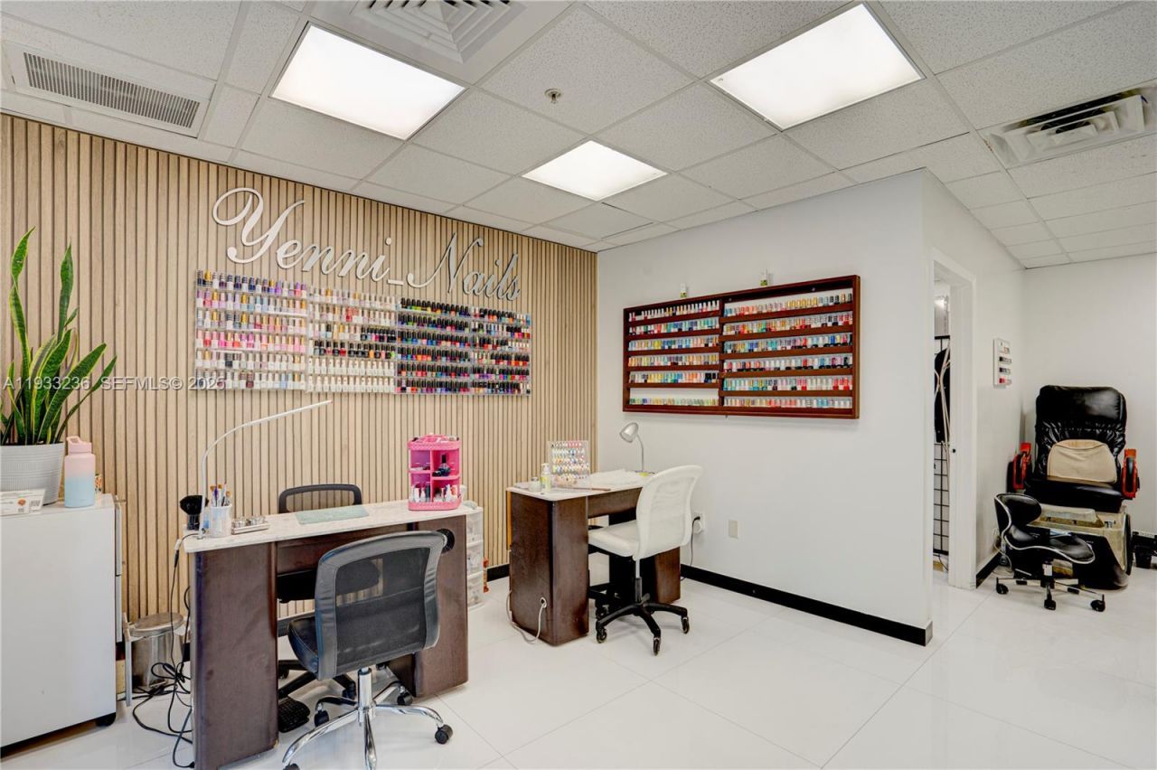 9025 S Dadeland Blvd, Miami, FL 33156 Photo