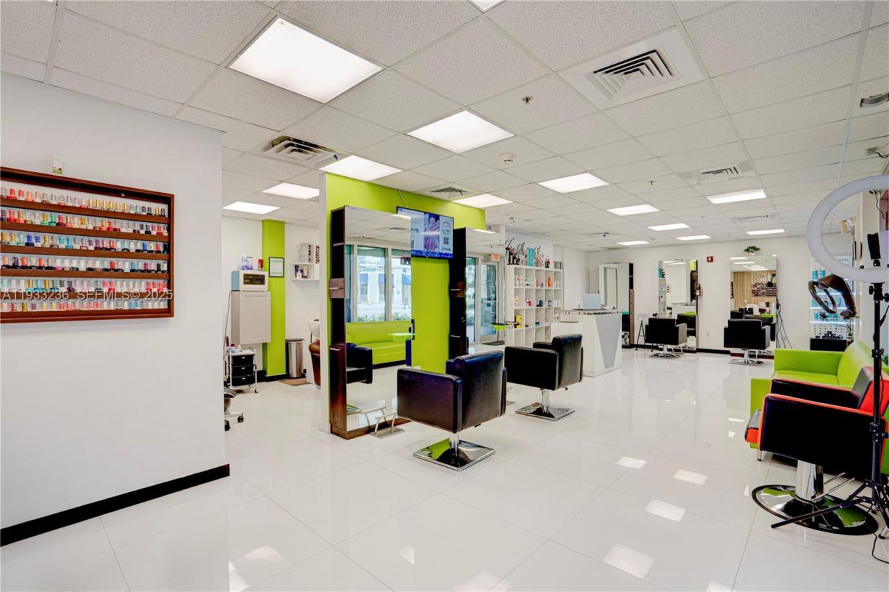 9025 S Dadeland Blvd, Miami, FL 33156 Photo