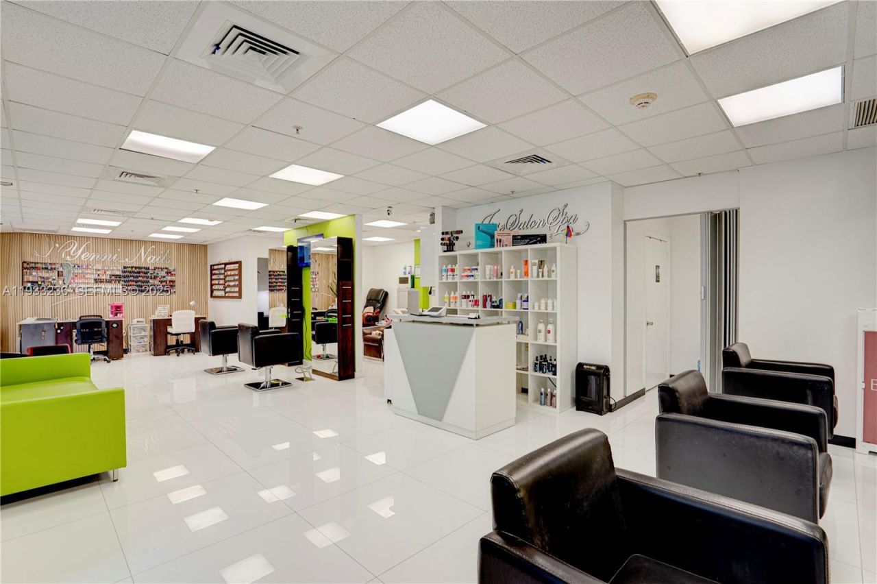 9025 S Dadeland Blvd, Miami, FL 33156 Photo