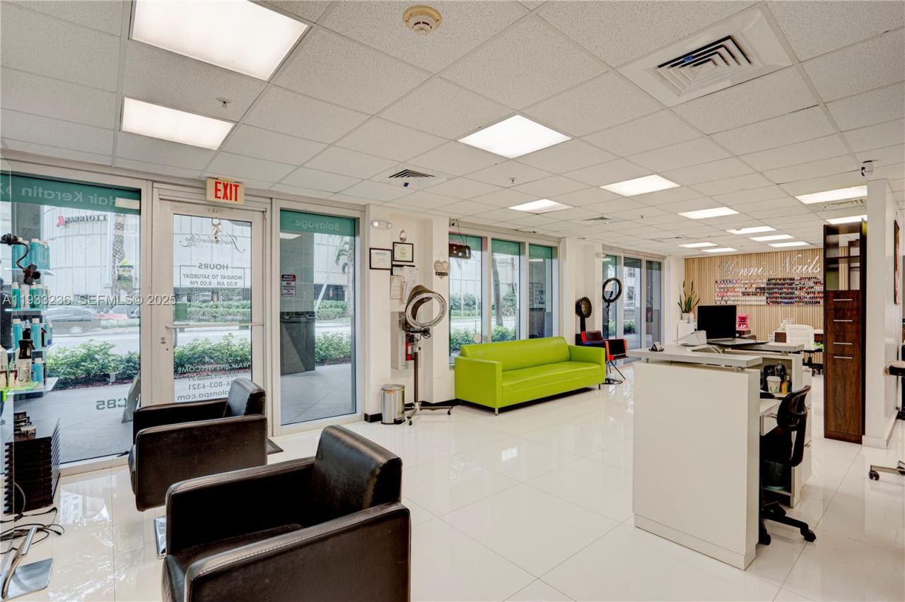 9025 S Dadeland Blvd, Miami, FL 33156 Photo