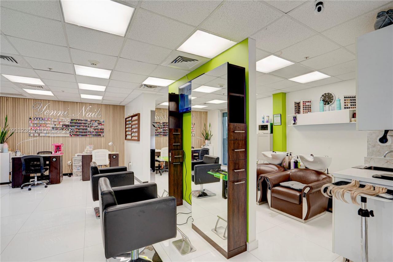 9025 S Dadeland Blvd, Miami, FL 33156 Photo