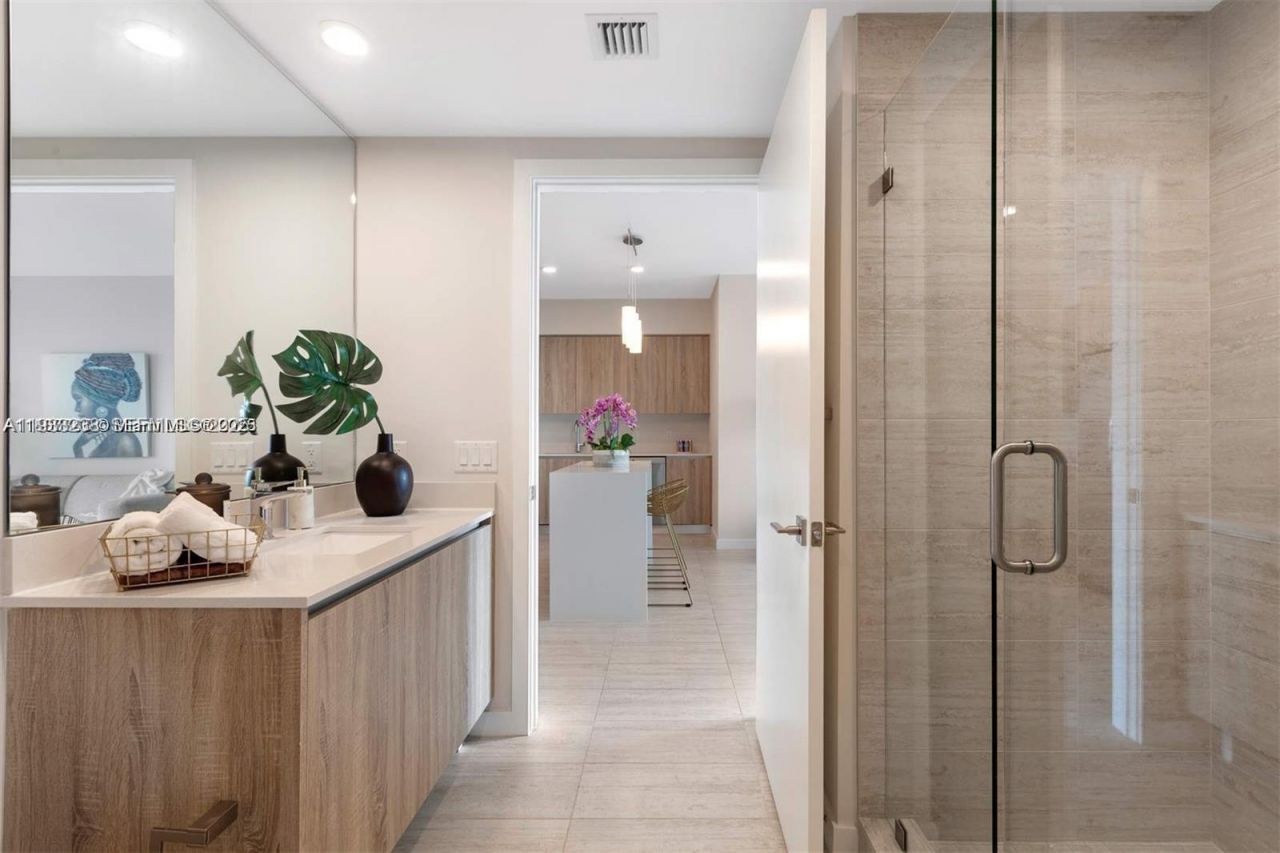 3900 Biscayne Blvd , Unit N-905, Miami, FL 33137 Photo