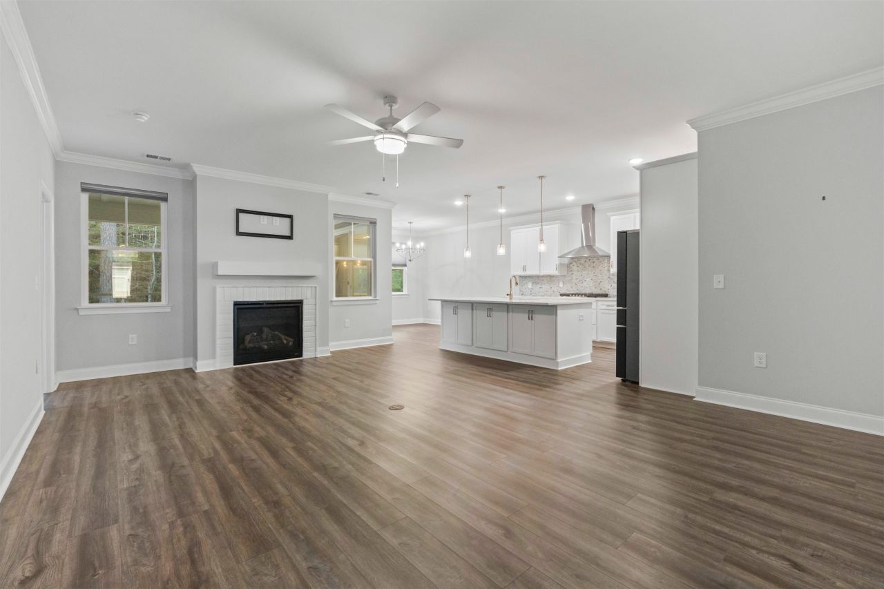 179 Caroline Ct. Photo 5