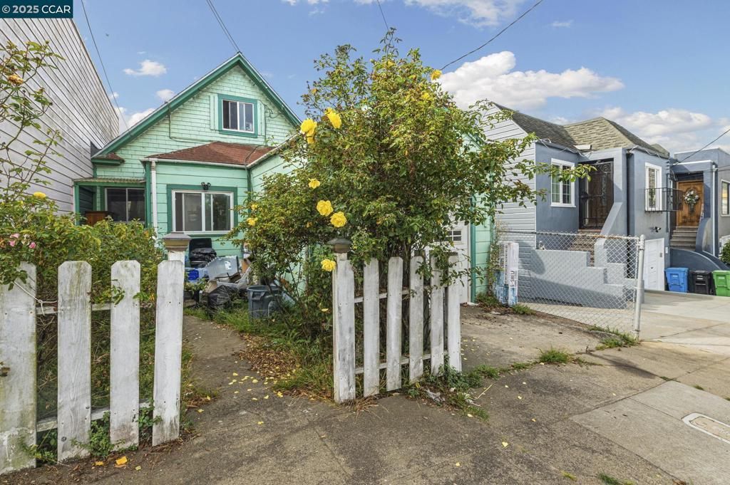 73 Tioga Ave, San Francisco, CA 94134 Main Photo
