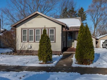 909 E Oakside Street, South Bend, IN 46614