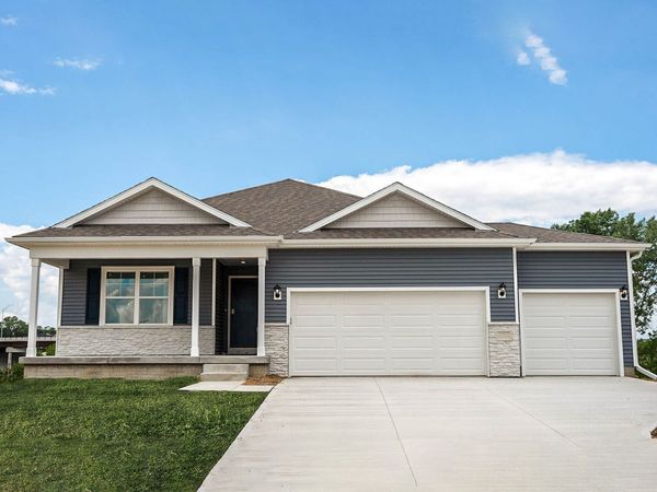 3042 Sweetwater Drive, Des Moines, IA 50320