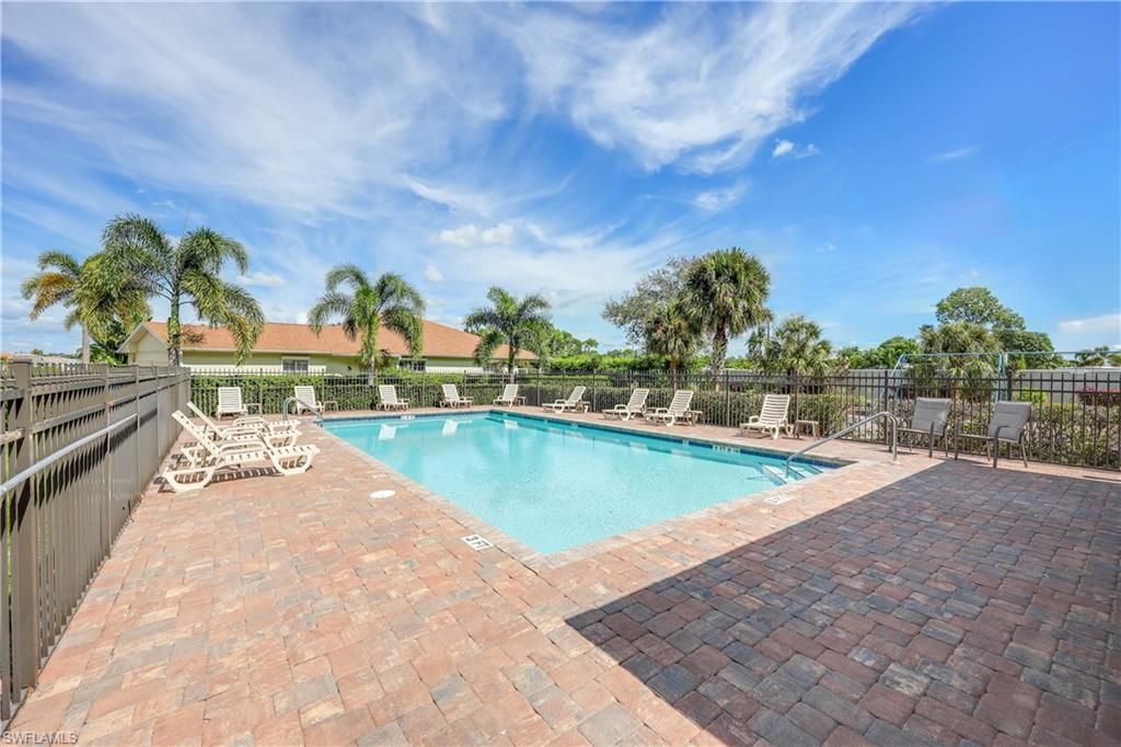 223 Stanhope Cir, Naples, FL 34104 Photo