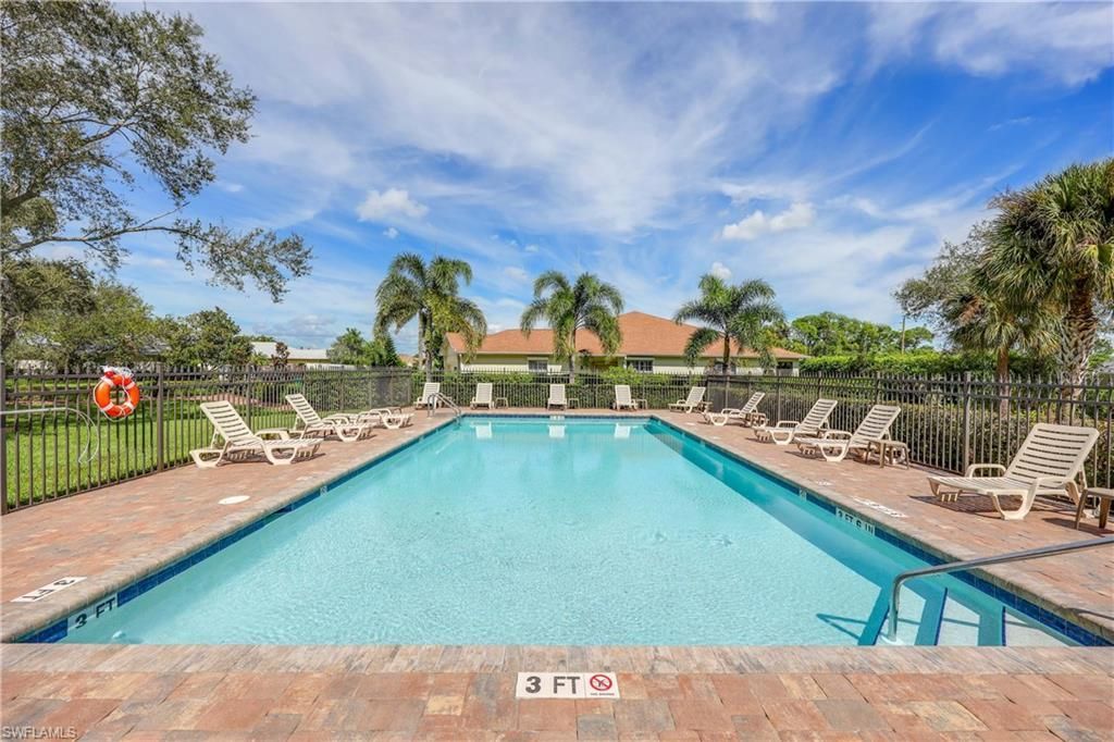 223 Stanhope Cir, Naples, FL 34104 Photo