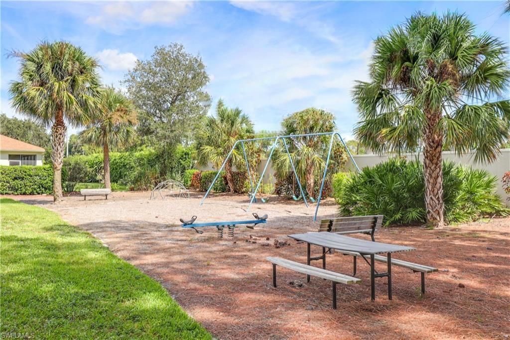 223 Stanhope Cir, Naples, FL 34104 Photo