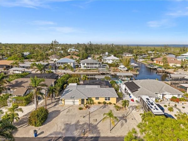 3462 Pinetree DR, ST. JAMES CITY, FL 33956