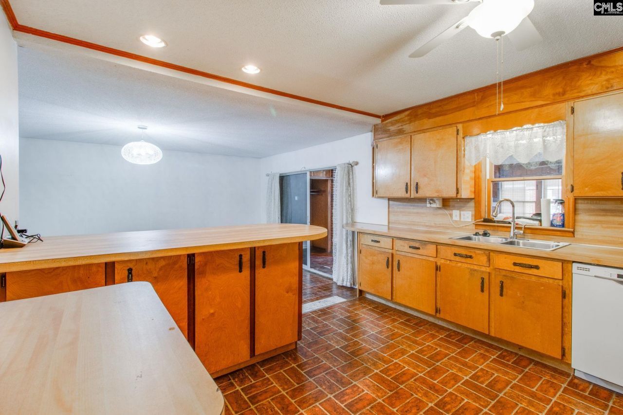 819 Pond Drive Photo 9