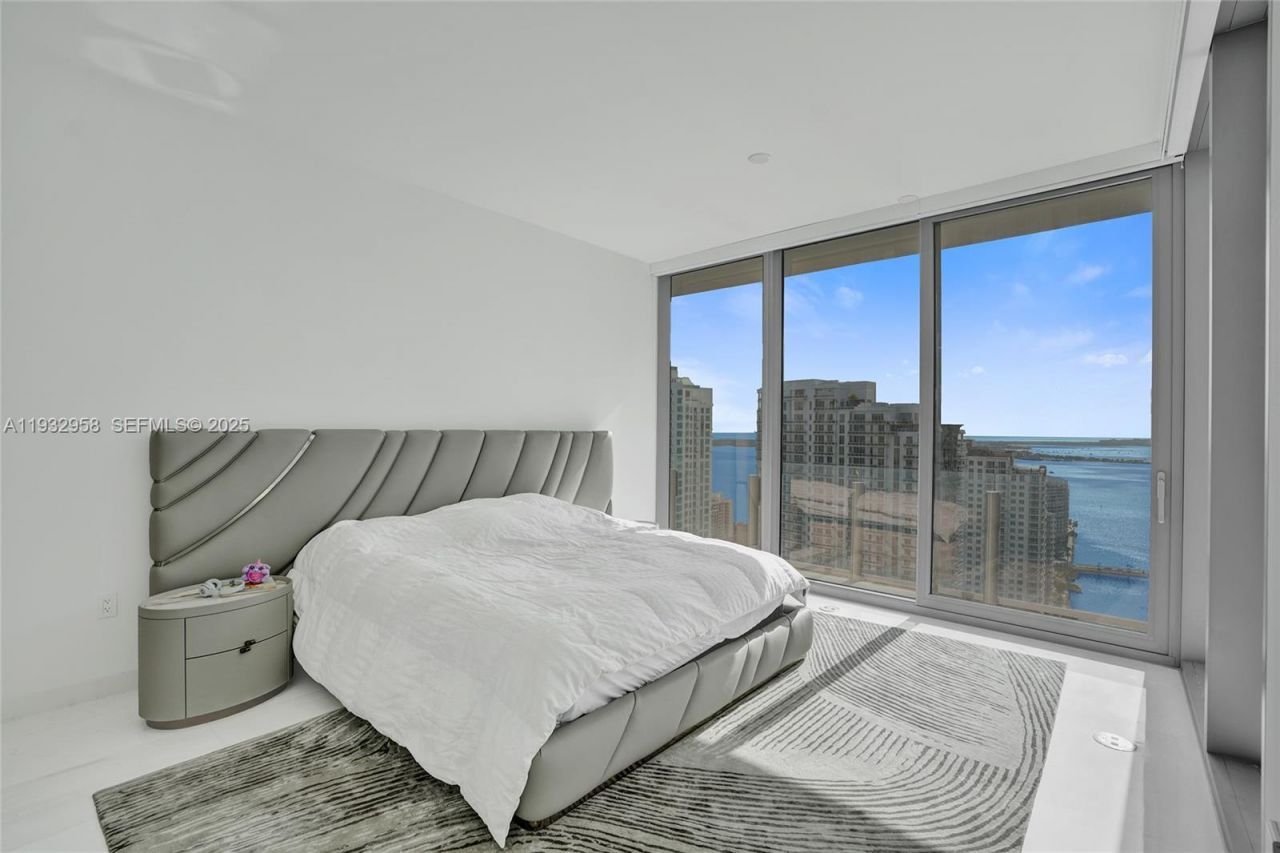 300 Biscayne Boulevard Way, Unit 3304C, Miami, FL 33131 Photo