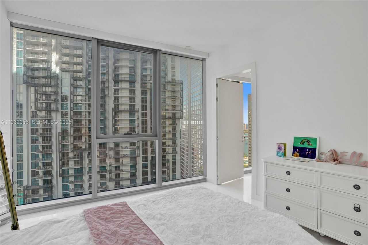 300 Biscayne Boulevard Way, Unit 3304C, Miami, FL 33131 Photo