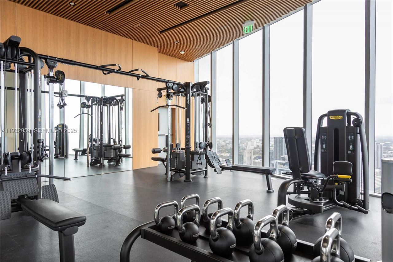 300 Biscayne Boulevard Way, Unit 3304C, Miami, FL 33131 Photo