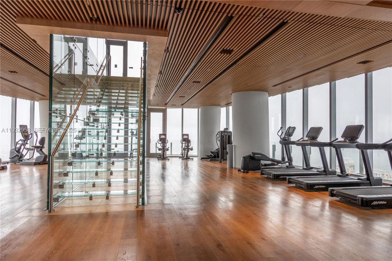 300 Biscayne Boulevard Way, Unit 3304C, Miami, FL 33131 Photo