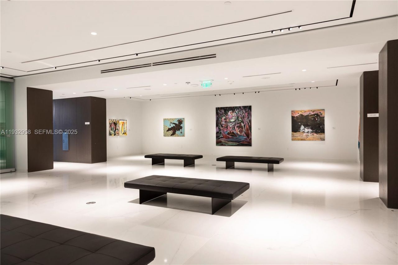 300 Biscayne Boulevard Way, Unit 3304C, Miami, FL 33131 Photo