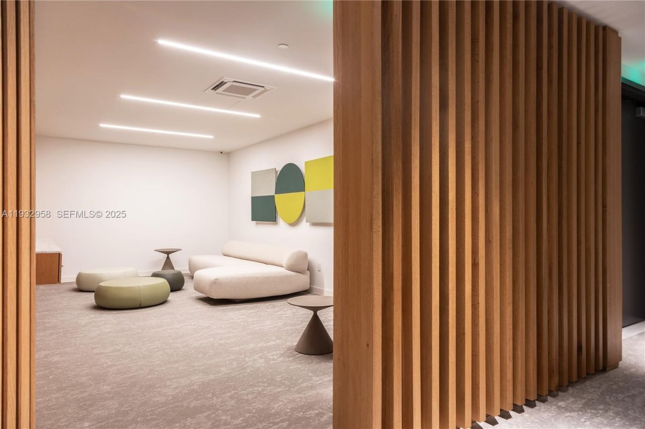 300 Biscayne Boulevard Way, Unit 3304C, Miami, FL 33131 Photo