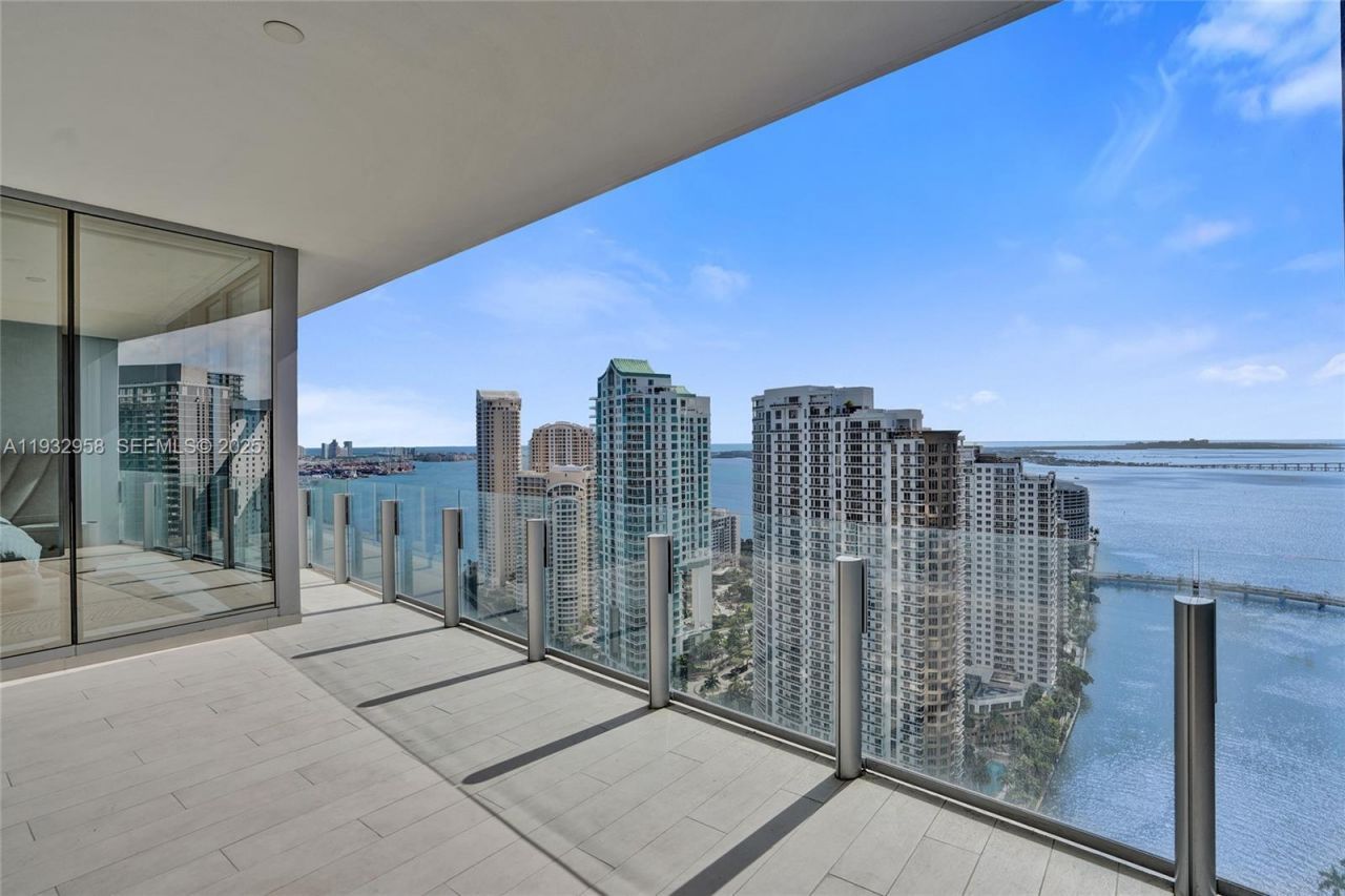 300 Biscayne Boulevard Way, Unit 3304C, Miami, FL 33131 Photo
