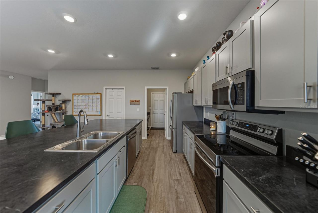 929 Montgomery Lane, Polk City, FL 33868 Photo