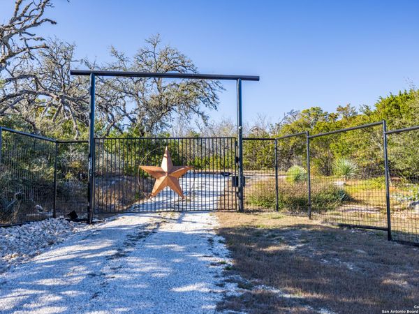 245 Laurel Creek, Pipe Creek, TX 78063