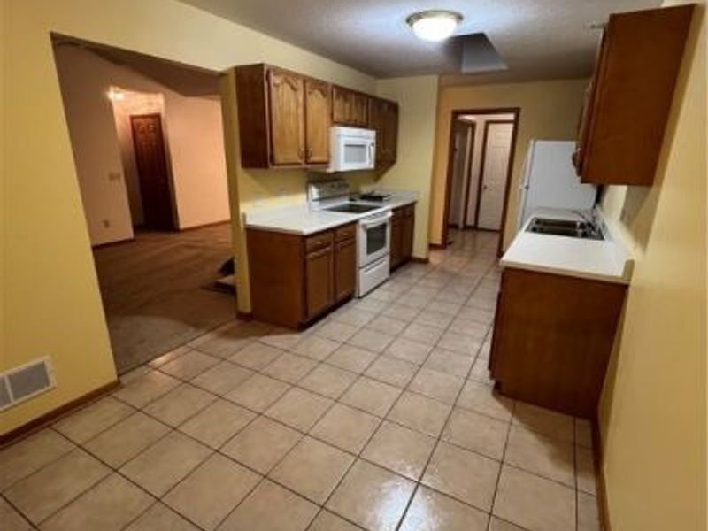 1409 Waters Edge Drive, Akron, OH 44313 Photo 5