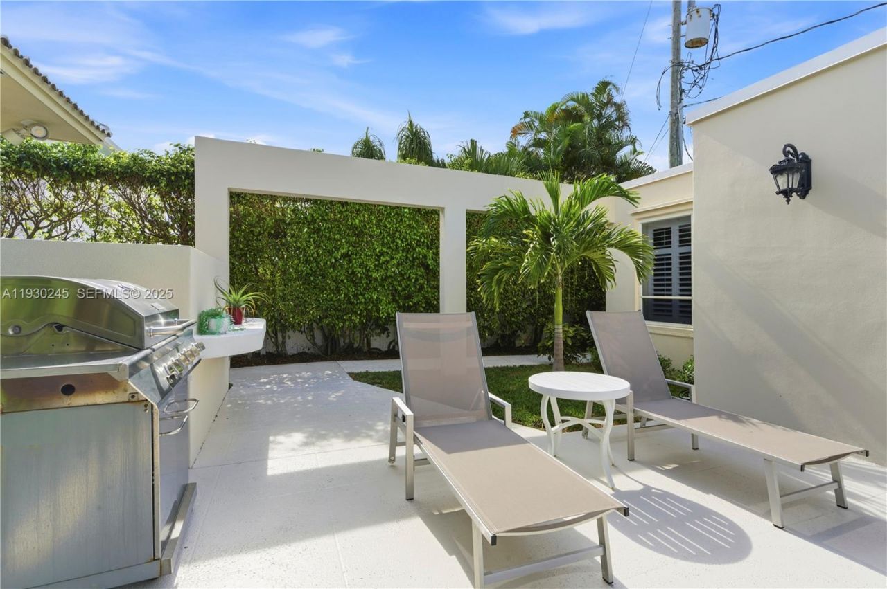 2607 Holy Cross Ln, Lake Worth, FL 33460 Photo