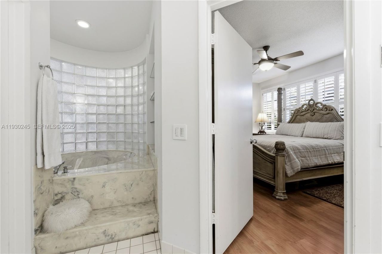 2607 Holy Cross Ln, Lake Worth, FL 33460 Photo