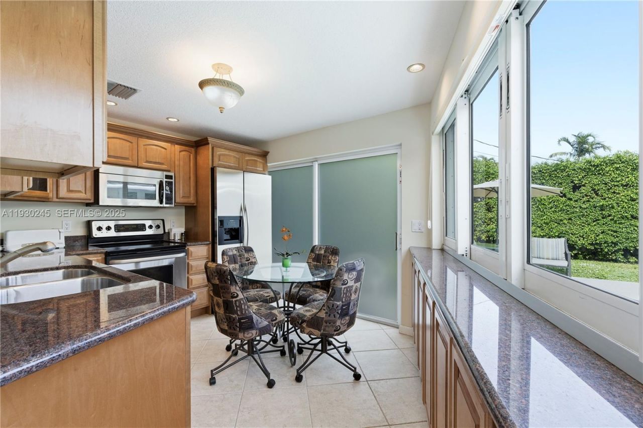 2607 Holy Cross Ln, Lake Worth, FL 33460 Photo