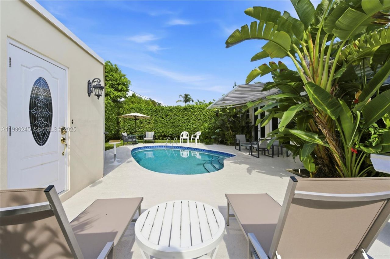 2607 Holy Cross Ln, Lake Worth, FL 33460 Photo