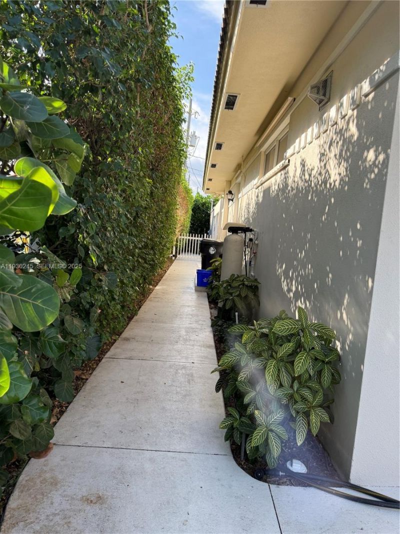 2607 Holy Cross Ln, Lake Worth, FL 33460 Photo