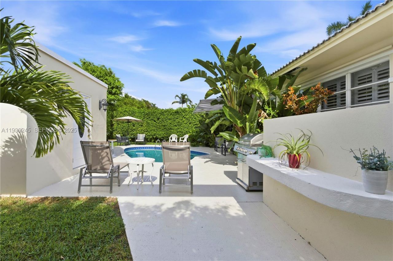 2607 Holy Cross Ln, Lake Worth, FL 33460 Photo