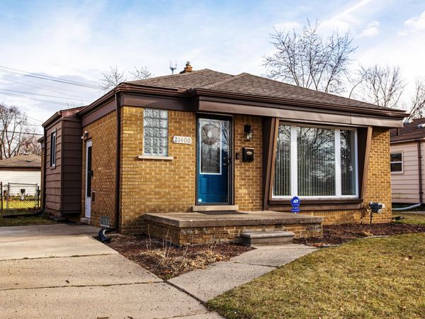 21400 Parklawn Street, Oak Park, MI 48237