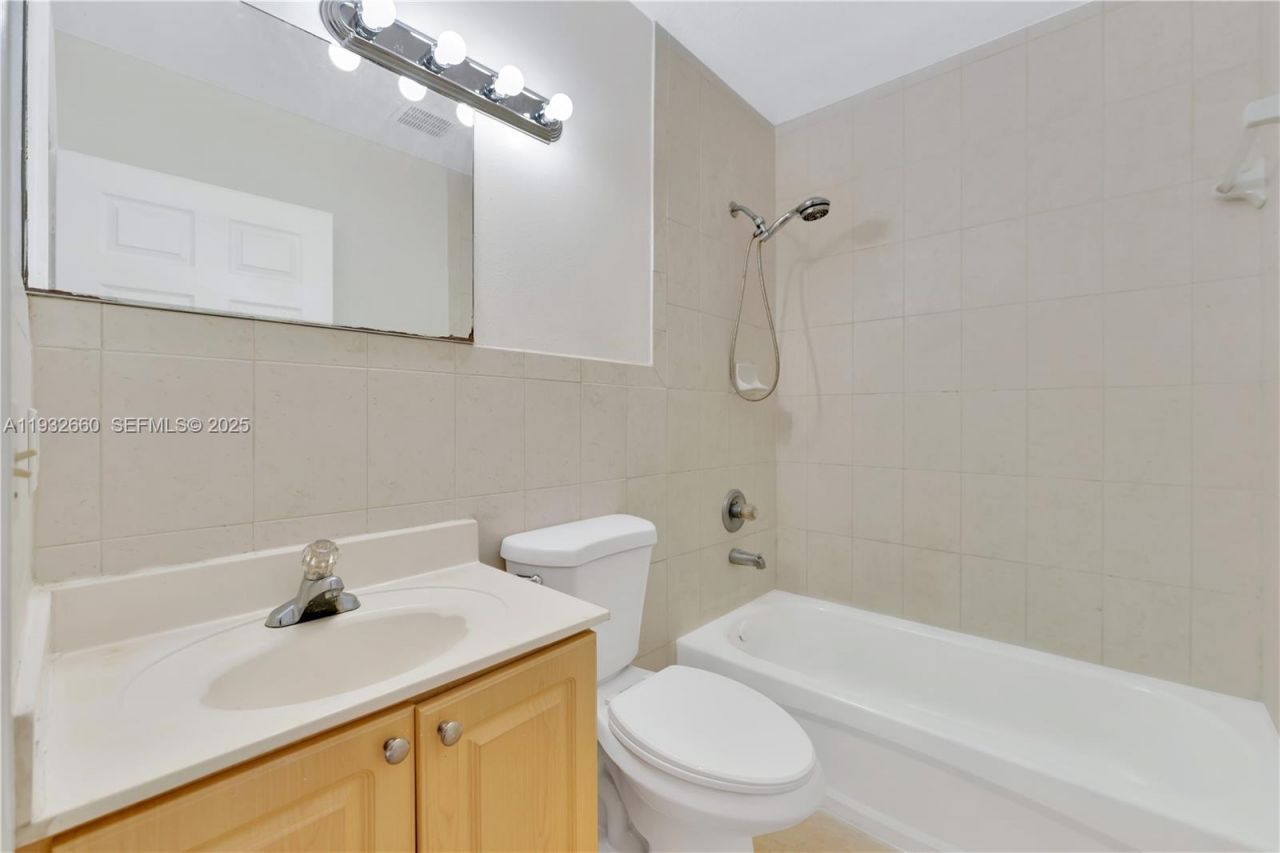 2185 NW 16th Ter , Unit 12, Miami, FL 33125 Photo