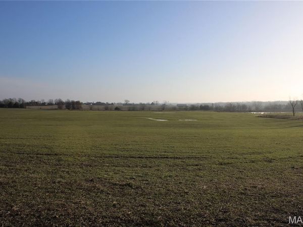 5 Sharps Pl, Perry, MO 63462