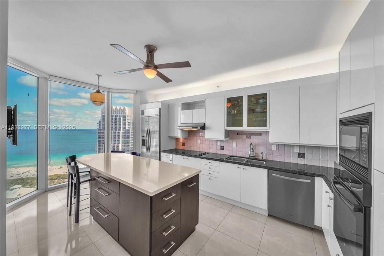 300 S Pointe Dr, Unit 3402, Miami Beach, FL 33139 Photo