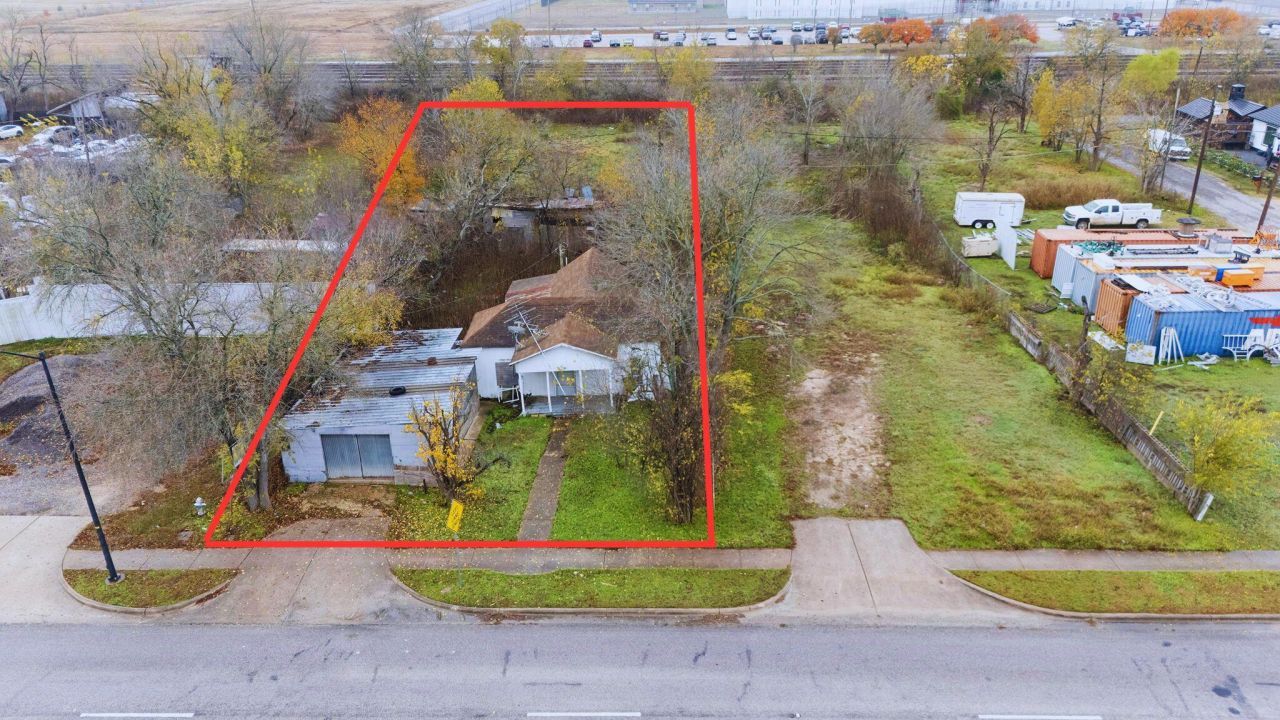 919 W 2nd St, Taylor, TX 76574 Main Photo