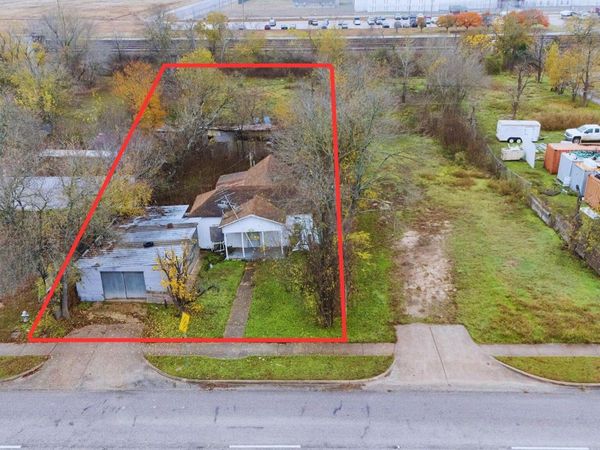 919 W 2nd ST, Taylor, TX 76574