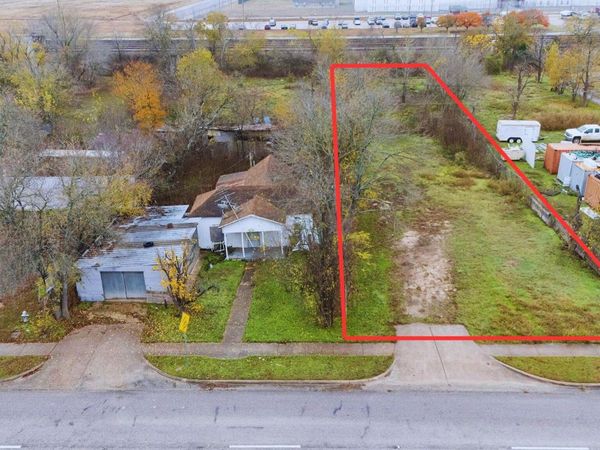 921 W 2nd ST, Taylor, TX 76574