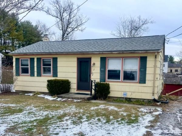 2 Hickory St, Hope, NJ 07844