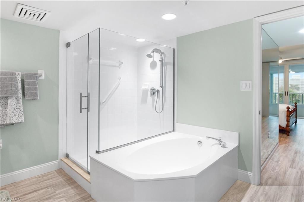 21 Bluebill Ave, Unit B-303, Naples, FL 34108 Photo