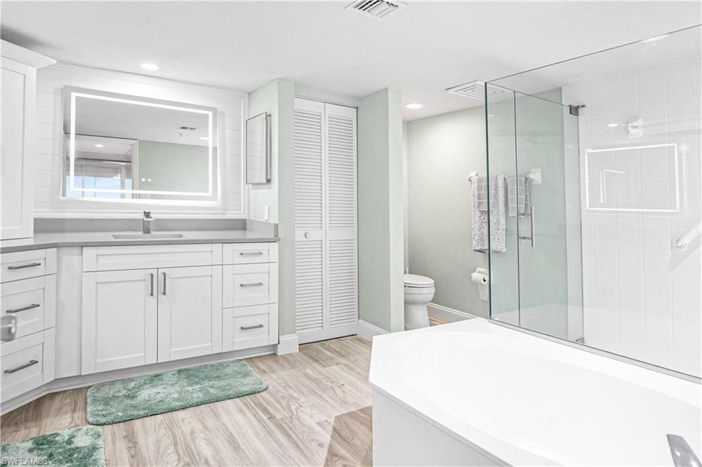 21 Bluebill Ave, Unit B-303, Naples, FL 34108 Photo
