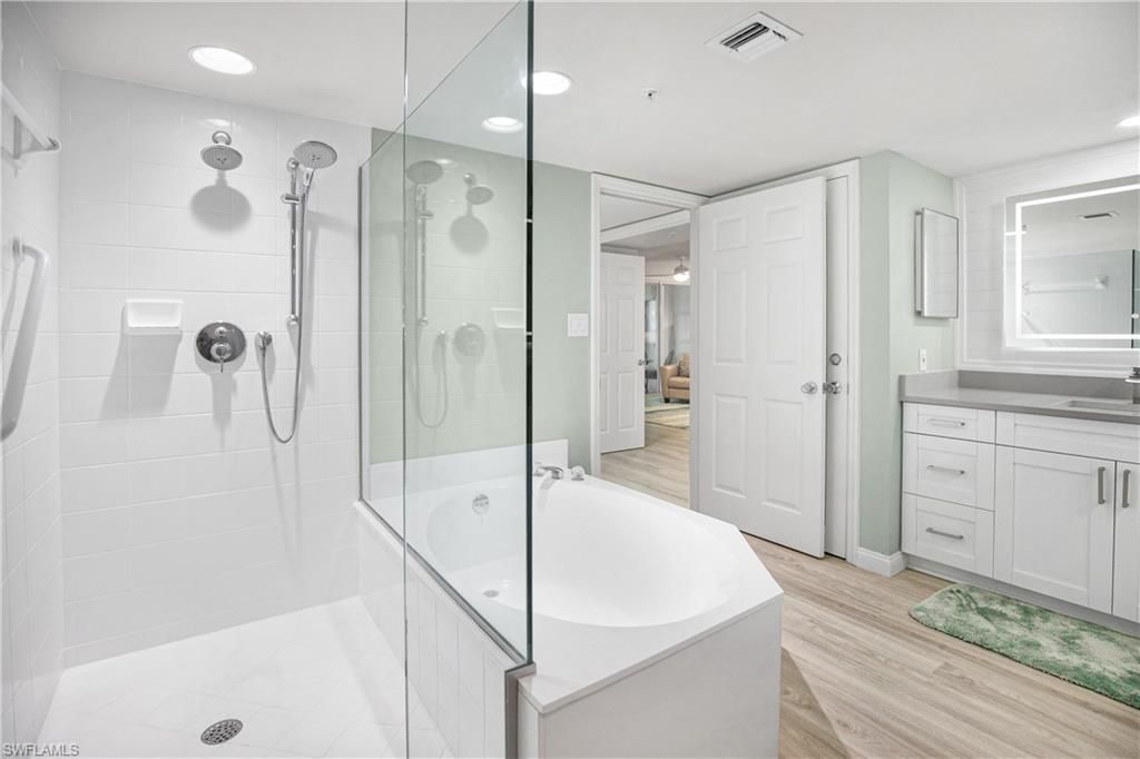 21 Bluebill Ave, Unit B-303, Naples, FL 34108 Photo