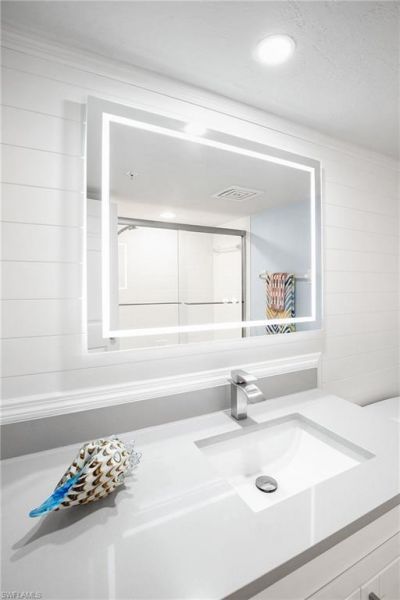21 Bluebill Ave, Unit B-303, Naples, FL 34108 Photo