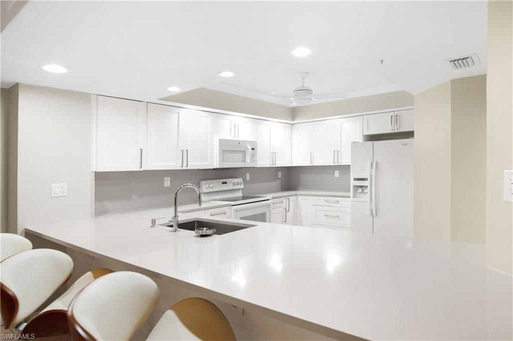 21 Bluebill Ave, Unit B-303, Naples, FL 34108 Photo