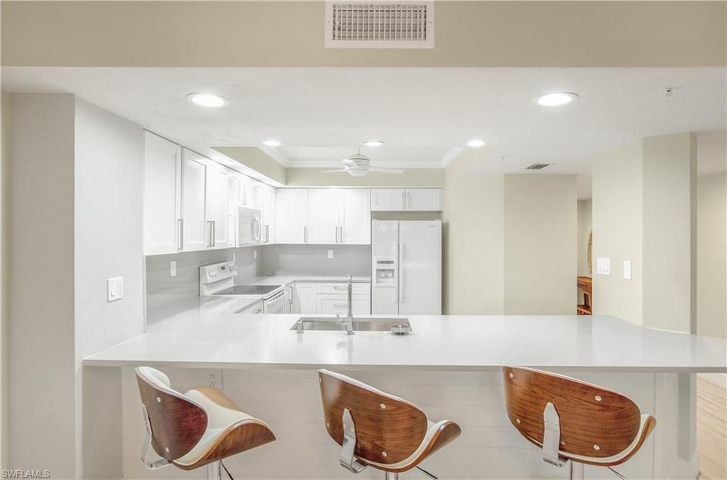 21 Bluebill Ave, Unit B-303, Naples, FL 34108 Photo