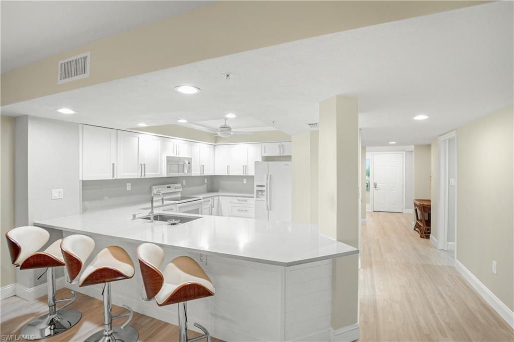 21 Bluebill Ave, Unit B-303, Naples, FL 34108 Photo
